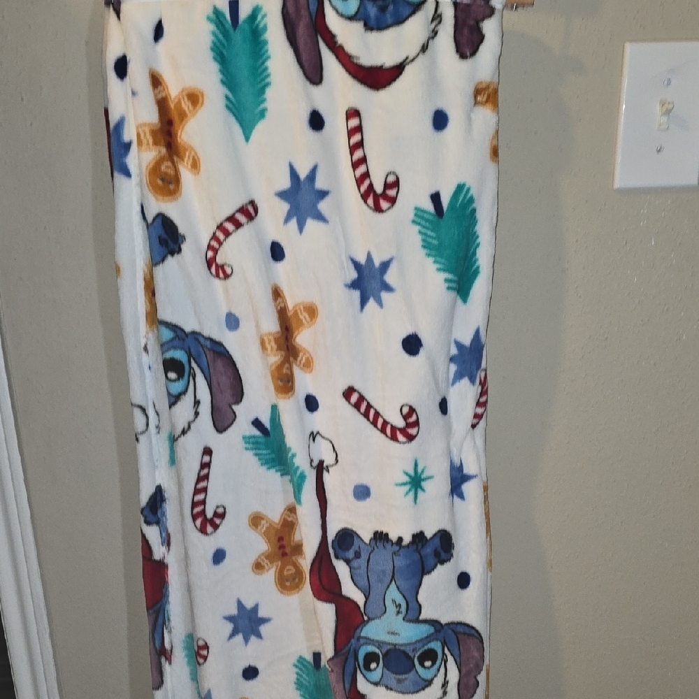STITCH CHRISTMAS BLANKET SIZE 50IN X70IN NWT